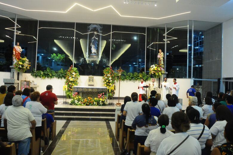 'Jubileu da Espiritualidade Mariana' acontece a cada 25 anos e junta fiéis, em todo o mundo | Fotos: Ricardo Fernandes/Folha de Pernambuco