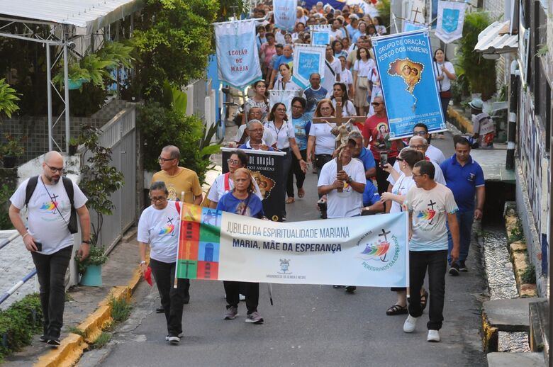 'Jubileu da Espiritualidade Mariana' acontece a cada 25 anos e junta fiéis, em todo o mundo | Fotos: Ricardo Fernandes/Folha de Pernambuco