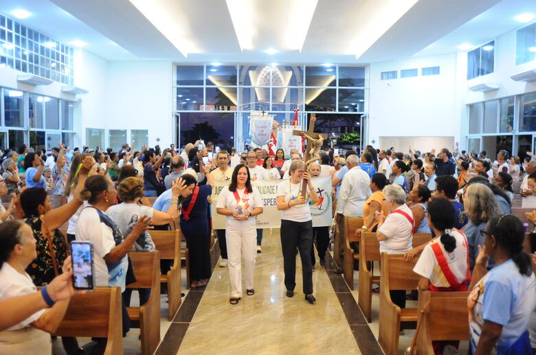 'Jubileu da Espiritualidade Mariana' acontece a cada 25 anos e junta fiéis, em todo o mundo | Fotos: Ricardo Fernandes/Folha de Pernambuco