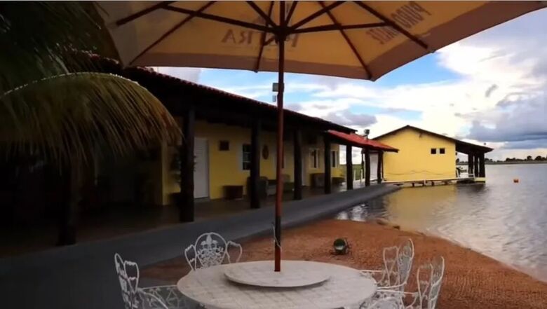 A casa principal da fazenda Talismã  Foto: Reprodução YouTube