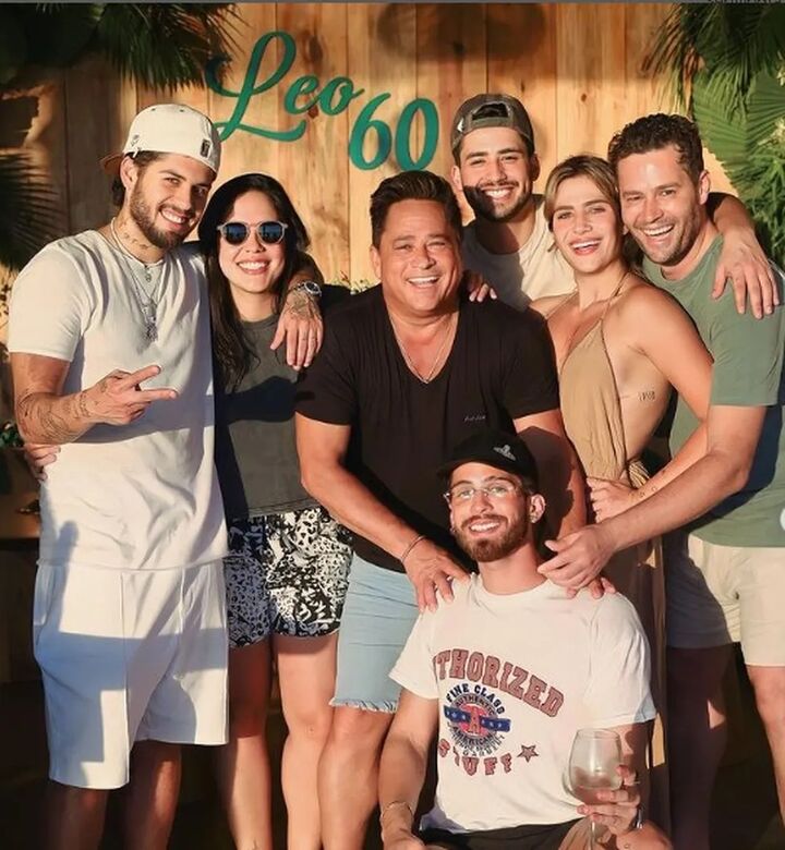 Leonardo com os filhos na comemoração dos 60 anos  Foto: Reprodução Instagram