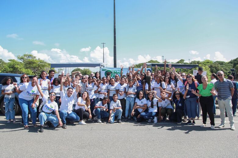 Primeiras mudas do projeto foram plantadas nesta terça-feira (3) | Foto: Davi de Queiroz/Folha de Pernambuco