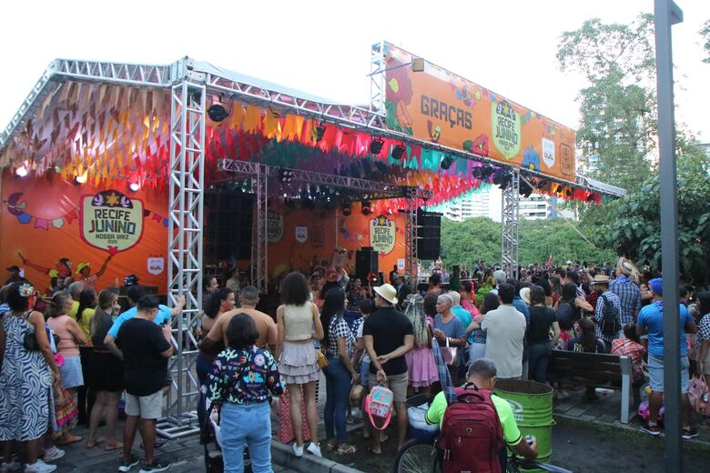 Movimentação no Polo do Parque das Graças. Foto: Arthur Mota/Folha de Pernambuco