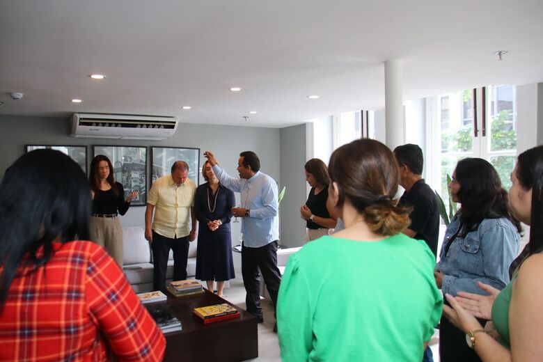 Durante a visita à Folha, o religioso anunciou a programação do evento anual, organizado há 4 anos pelo Instituto Padre Arlindo. Foto: Arthur Mota/Folha de Pernambuco.
