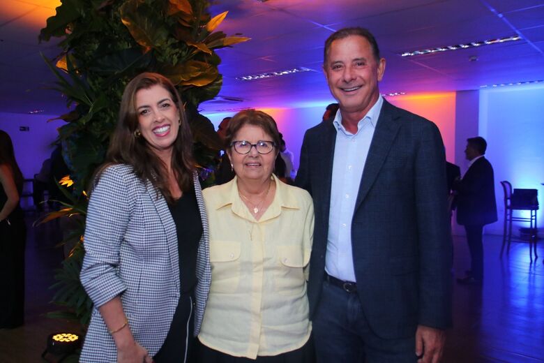 Lançamento da biografia do CEO da MV, Paulo Magnus, é prestigiada. Foto: Paullo Allmeida/Folha de Pernambuco