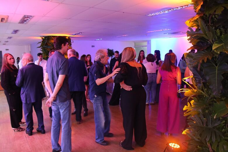 Lançamento da biografia do CEO da MV, Paulo Magnus, é prestigiada. Foto: Paullo Allmeida/Folha de Pernambuco