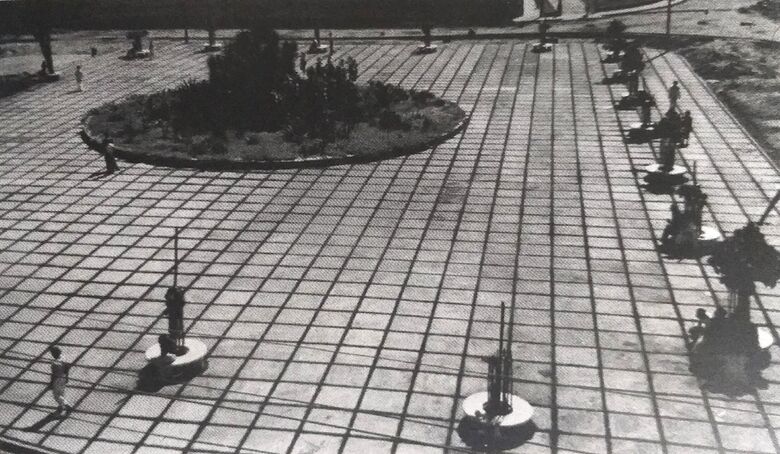 Fotos da Praça do Arsenal no projeto original. Foto: Andrés Otero