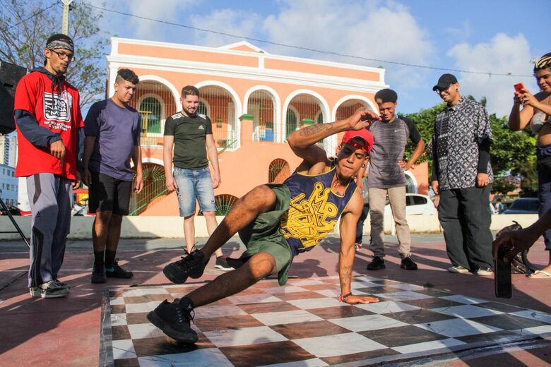 Além da categoria tradicional, o evento estreia duas categorias: a Batalha de Rima Feminina e a Batalha de Rima Kids, voltada para crianças de 8 a 13 anos. Foto: Divulgação/Instituto Iputinga Sociocultural.