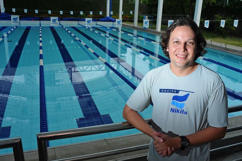 Romário Lira chegou a se formar em Economia e atuar na área, quando decidiu, enfim, mudar. Retornou à universidade e fez Educação Física. Foto: Ricardo Fernandes/Folha de Pernambuco