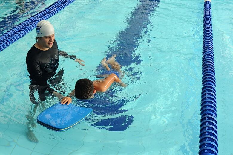 Para começar a nadar não tem momento certo. Foto: Ricardo Fernandes/ Folha de Pernambuco