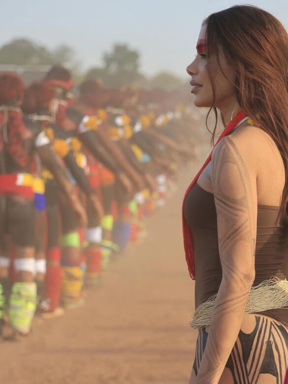 Anitta se emocionou ao participar de ritual indígena no Xingu | Foto: Instagram @anitta/Reprodução