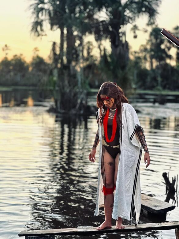 Anitta se emocionou ao participar de ritual indígena no Xingu | Foto: Instagram @anitta/Reprodução