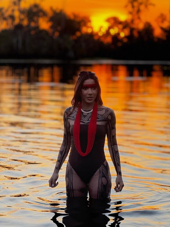 Anitta se emocionou ao participar de ritual indígena no Xingu | Foto: Instagram @anitta/Reprodução