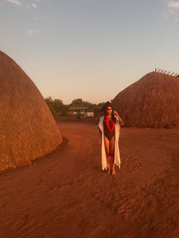 Anitta se emocionou ao participar de ritual indígena no Xingu | Foto: Instagram @anitta/Reprodução