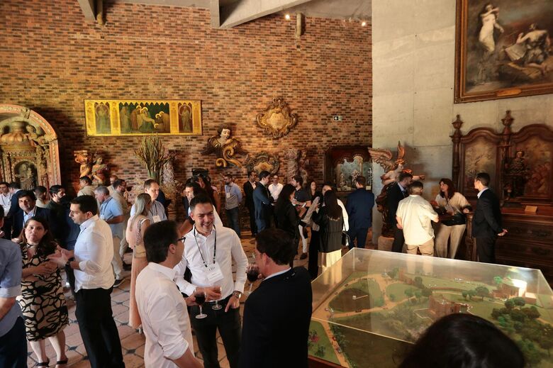 Com mais de 200 empresários, Experience Club realiza