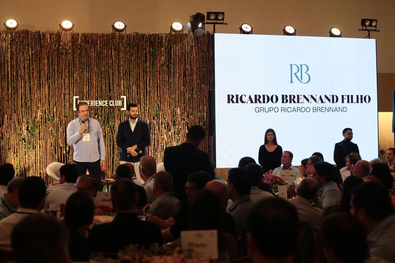 Com mais de 200 empresários, Experience Club realiza