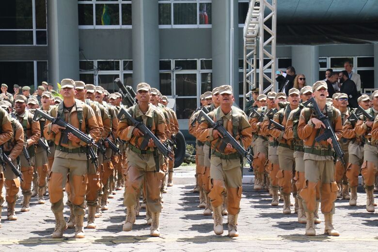 Comemoração aconteceu no pátio da sede do CMNE | Fotos: Arthur mota/Folha de Pernambuco