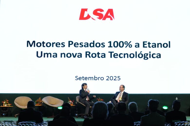 Motores Pesados 100% Etanol: Uma Nova Rota Tecnológica. Palestrante Daniel Sofer, fundador da DSA, ao lado do presidente do Grupo EQM, Eduardo de Queiroz Monteiro. Foto: Ricardo Fernandes/Folha de Pernambuco