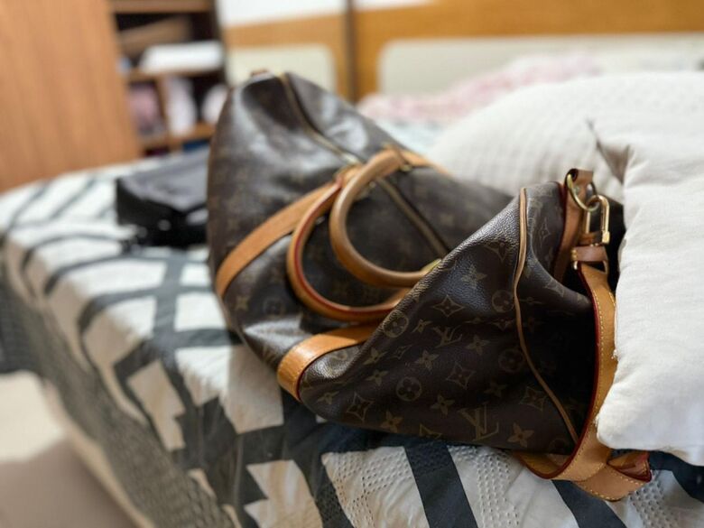 Entre os materiais já apreendidos nesta sexta-feira estão diversos itens de luxo e de marcas famosas | Foto: Polícia Civil de Pernambuco/Divulgação