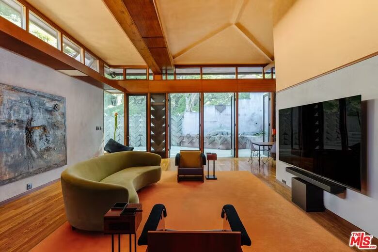 Mansão de David Lynch, onde criou 'Cidade dos sonhos', eleito o filme do século por críticos  Foto: Divulgação