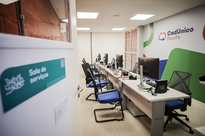 Entre os serviços oferecidos no espaço, está a inclusão no benefício Cadastro Único (CadÚnico). Foto: Edson Holanda/Prefeitura do Recife