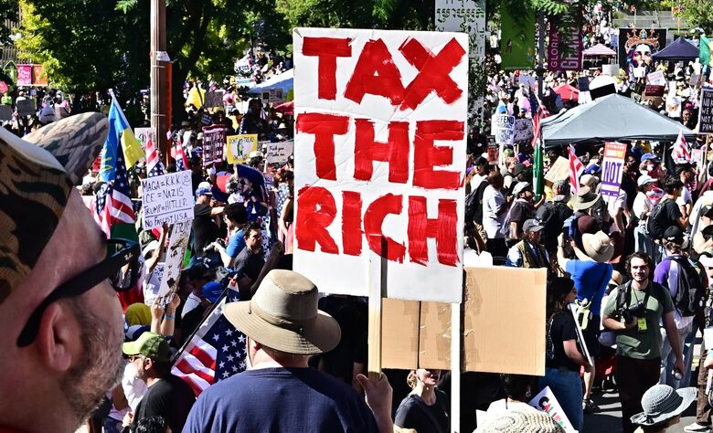 Manifestantes protestam contra o governo Trump. | Foto: Frederick J. Brown/AFP