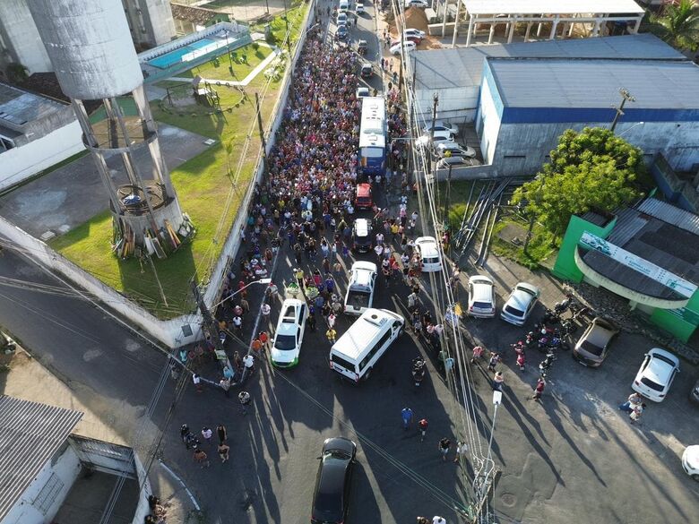 Velório e sepultamento da menina Esther, em São Lourenço da Mata. Foto: Felipe Ribeiro/Folha de Pernambuco.