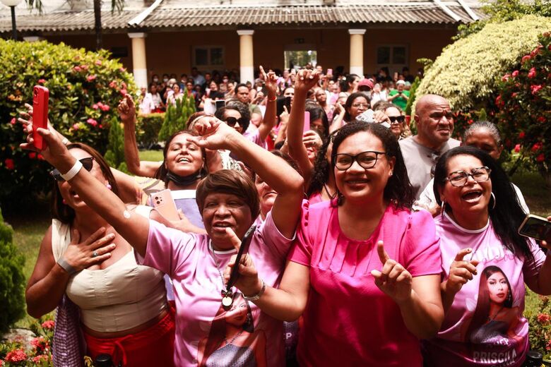 Público dançou ao som do brega | Fotos: Davi de Queiroz/Folha de Pernambuco