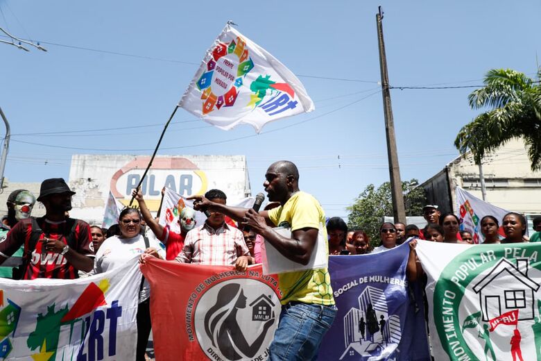Protesto começou na manhã desta terça-feira (14) | Fotos: Arthur Botelho/Folha de Pernambuco