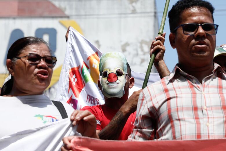 Protesto começou na manhã desta terça-feira (14) | Fotos: Arthur Botelho/Folha de Pernambuco