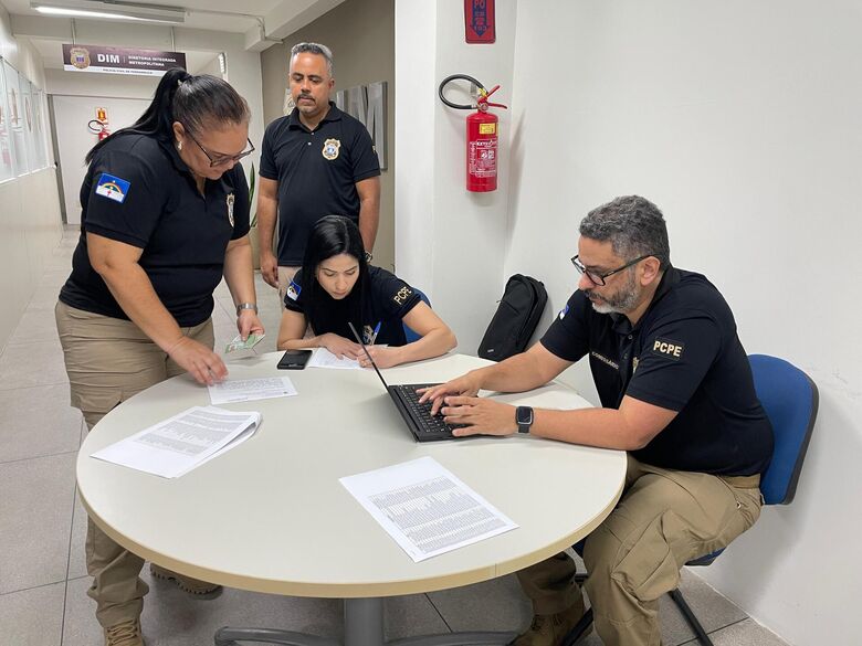 Polícia Civil de Pernambuco organiza mutirão para entregar celulares recuperados aos seus donos. Foto: Divulgação/PCPE