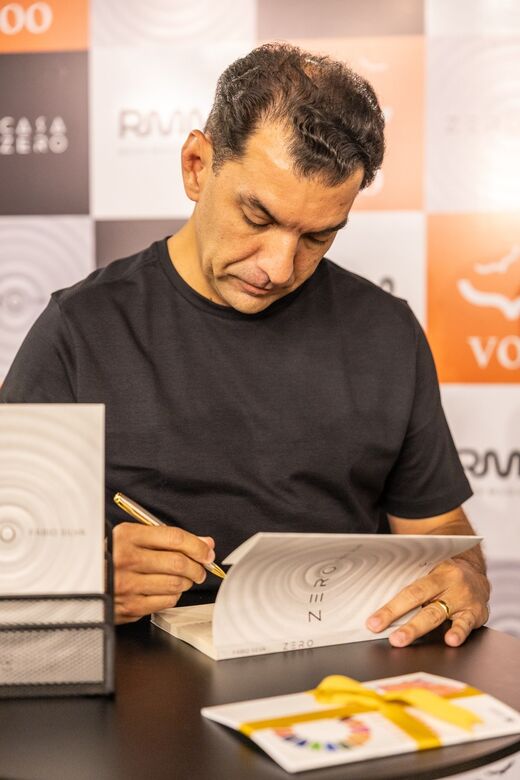 Lançamento do livro Zero. Foto: Felipe Ribeiro/Folha de Pernambuco.