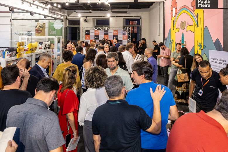 Lançamento do livro Zero. Foto: Felipe Ribeiro/Folha de Pernambuco.