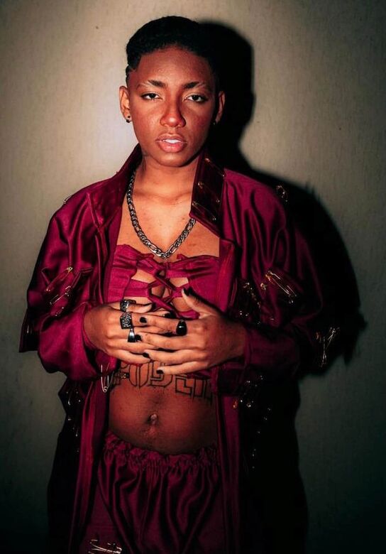 Bione: artista traz nas letras as vivências como mulher negra, periférica e LGBT. Foto: Divulgação/Festival Consciência Hip Hop.