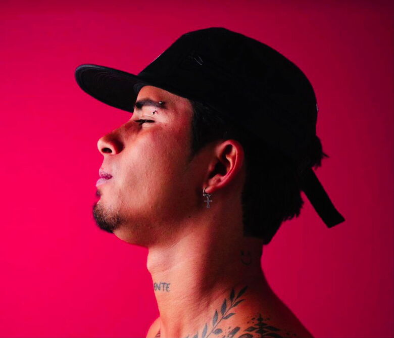 Poeta de Rua: conhecido por trazer nas rimas musicadas a vivência, a crítica social, a poesia e a originalidade. Foto: Divulgação/Festival Consciência Hip Hop.