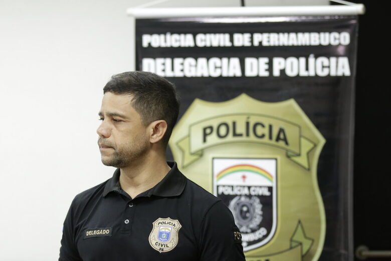 O delegado Ney Luiz, responsável pela investigação. Foto: Vinicius Lins/Folha de Pernambuco.