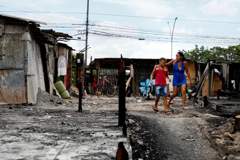 Isabele Gomes era residente da ocupação, juntamente com o ex-companheiro, há 10 anos. Foto: Arthur Botelho/Folha de Pernambuco.