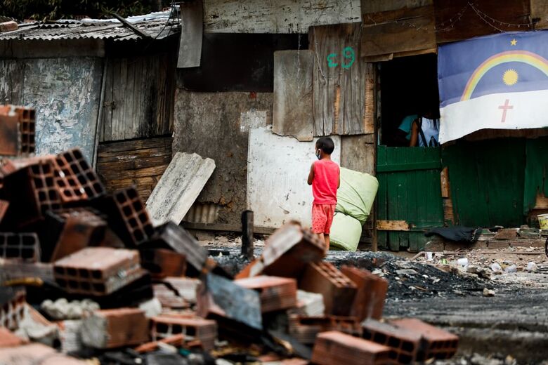 Isabele Gomes era residente da ocupação, juntamente com o ex-companheiro, há 10 anos. Foto: Arthur Botelho/Folha de Pernambuco.