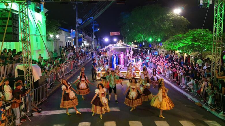 O desfile também ocorre no próximo fim de semana nas ruas da área central do município de Gravatá, no Agreste. Foto: Eliese Henrique