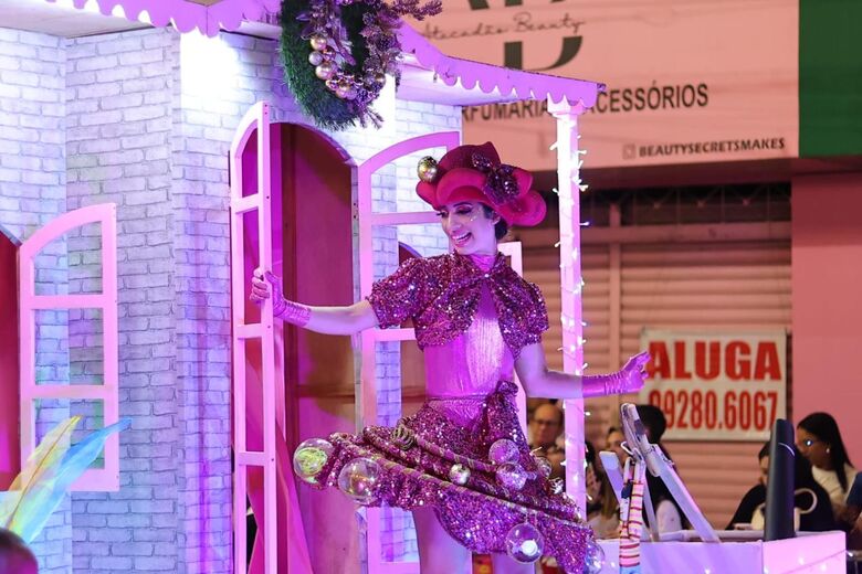 Desfile natalino de Gravatá tem a participação de escolas de dança participantes da cidade. Foto: Anderson Souza e Ednaldo Lourenço/SECOM