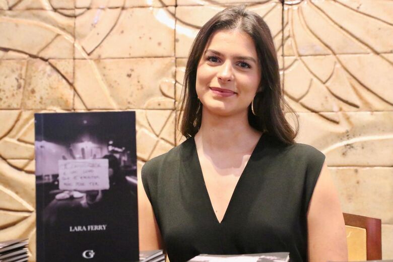 Lara Ferry, atriz, produtora e escritora pernambucana.
Foto: Paullo Almeida/Folha de Pernambuco