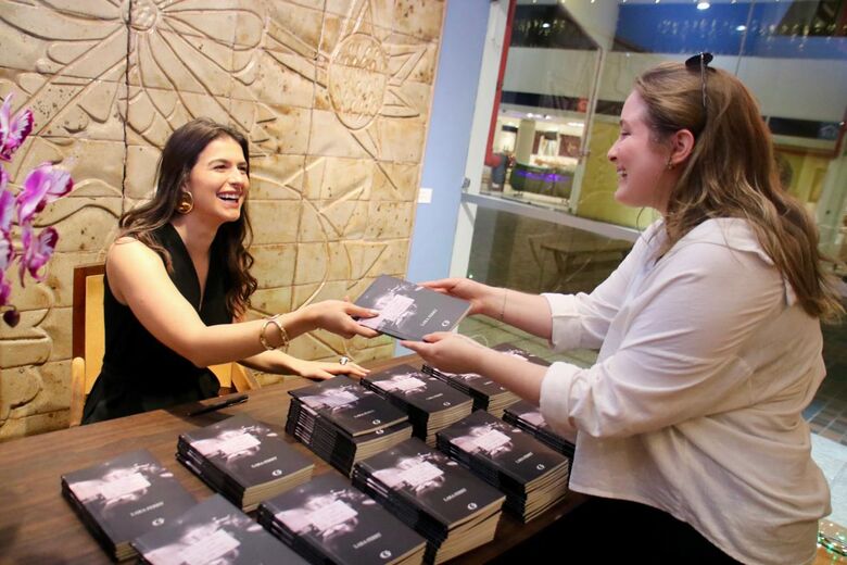 Lara Ferry, atriz, produtora e escritora pernambucana.
Foto: Paullo Almeida/Folha de Pernambuco