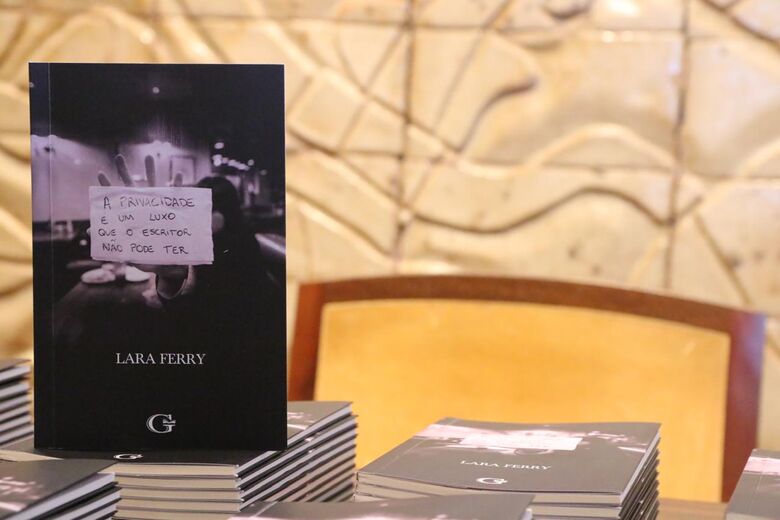 Lara Ferry, atriz, produtora e escritora pernambucana.
Foto: Paullo Almeida/Folha de Pernambuco