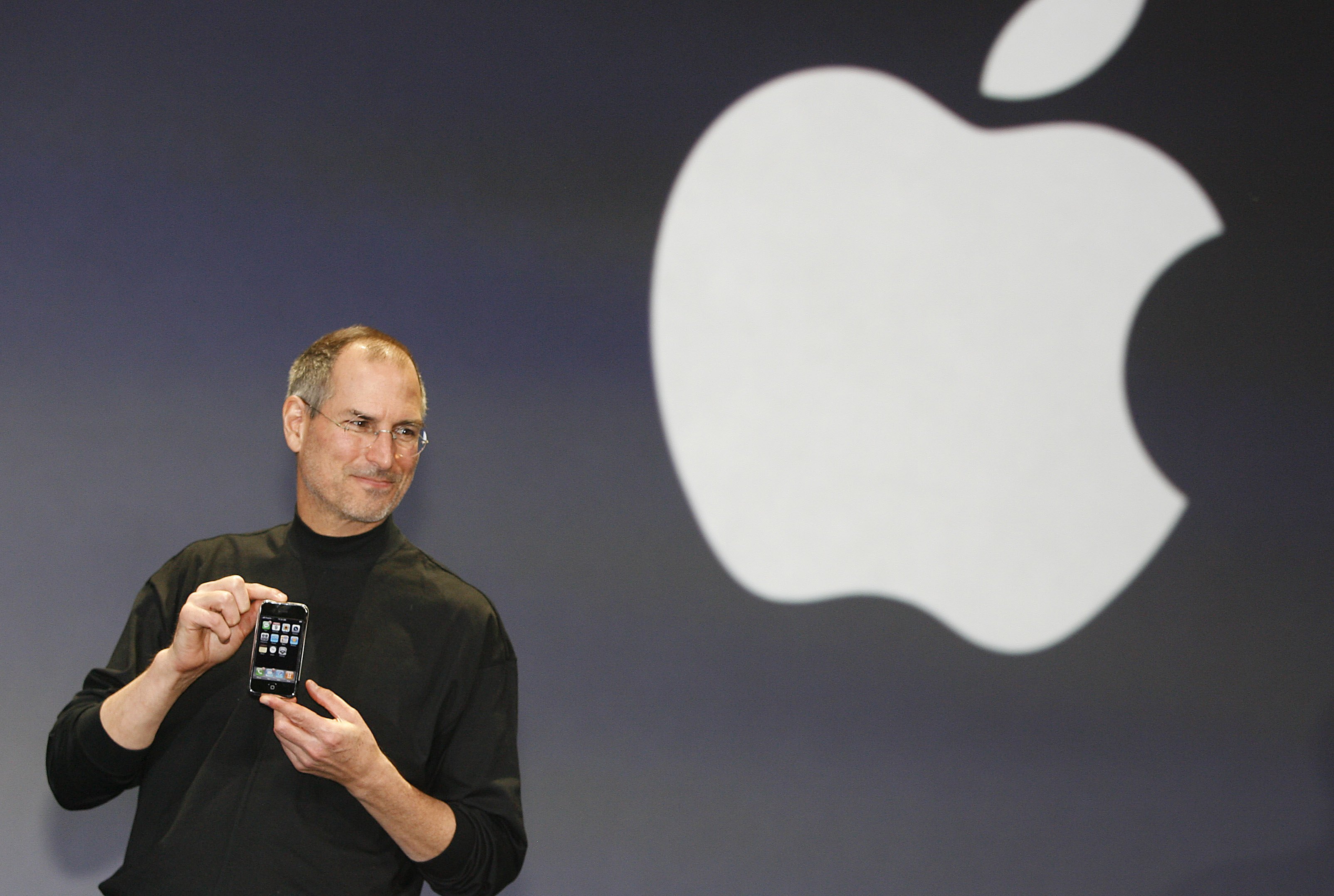 Em 9 de janeiro de 2007, Steve Jobs apresentou o iPhone ao grande público 