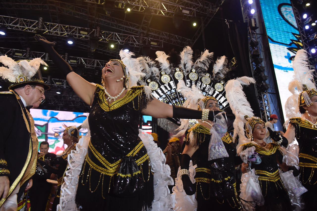 Os tradicionais blocos líricos começaram a se apresentar no Bairro do Recife