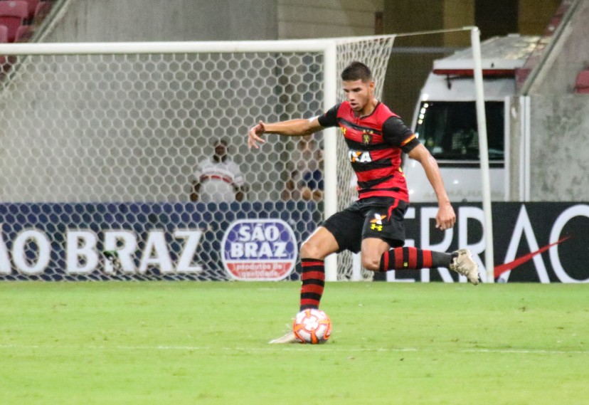 Zagueiro Chico teve lesão confirmada e ficará quatro meses fora. 