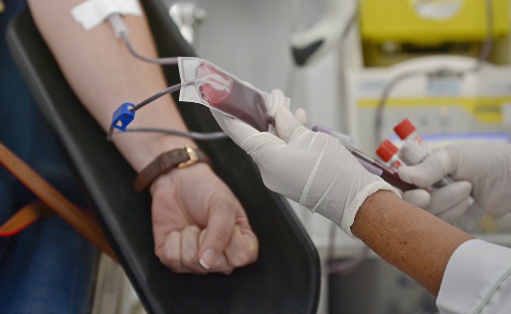 Com estoque em nível crítico, Hemato, no Recife, convoca para doação de  sangue - Folha PE