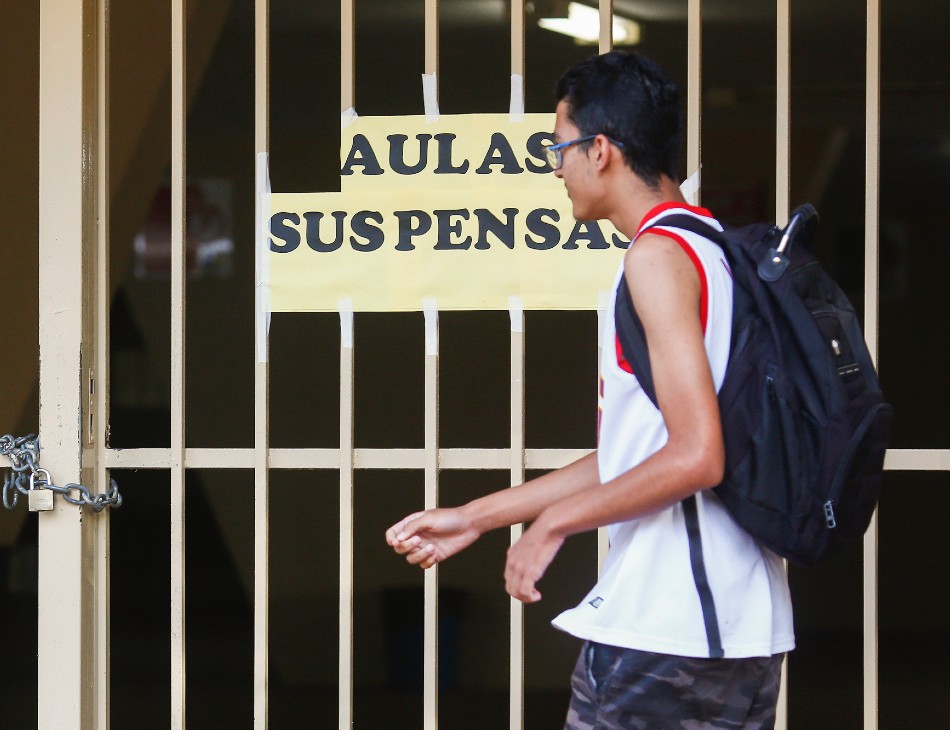 Com escolas fechadas, pais enfrentam desafios no retorno ao trabalho - Folha PE