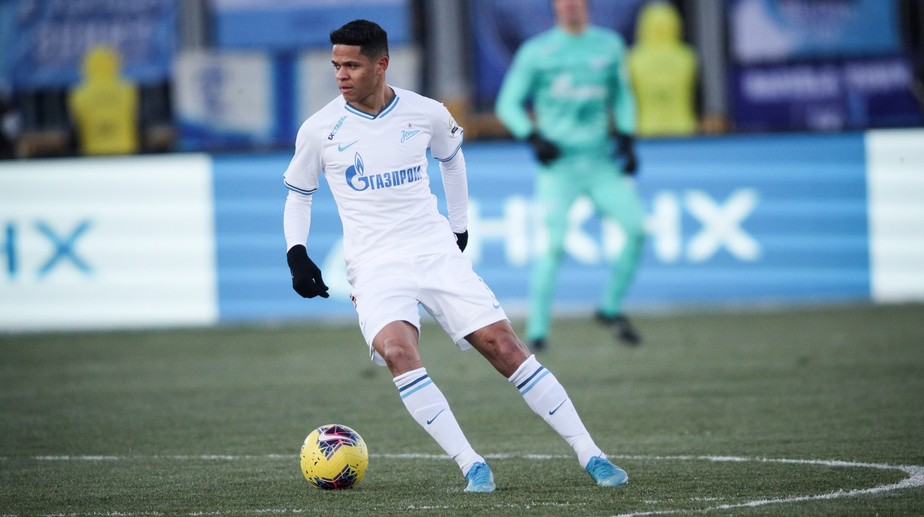 Douglas Santos, lateral-esquerdo do Zenit