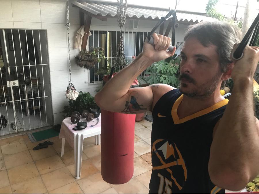 Fazendo musculação, Marcos Pastich, 40, deixou de fazer cirurgias no ombro e no joelho